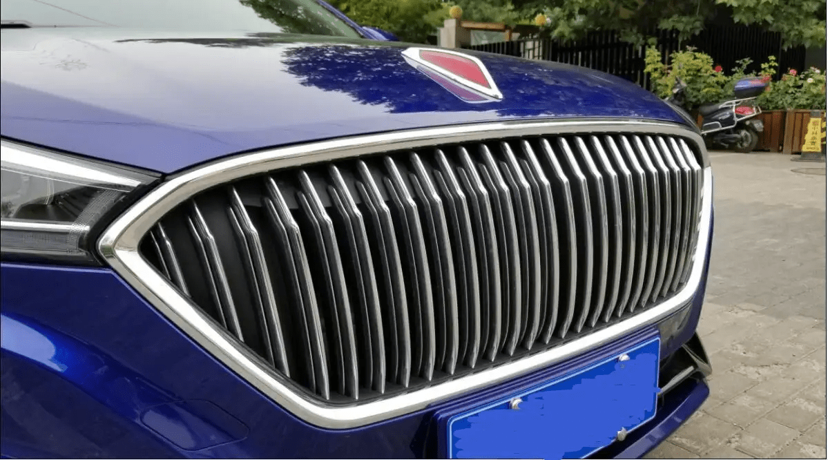 有很多车主,在汽车进气隔栏前面挂一块纱网,能起到哪些作用呢?