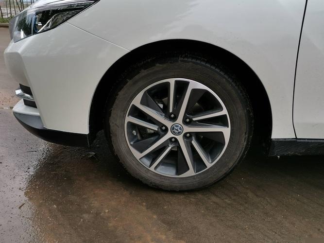 启辰d60装配了普利司通品牌的轮胎,具体型号为图兰扎,规格为205/50r17