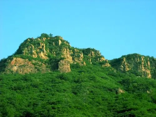 北京大山悬崖藏着一座豪宅,专家调查发现,这是古代的"衙门"?