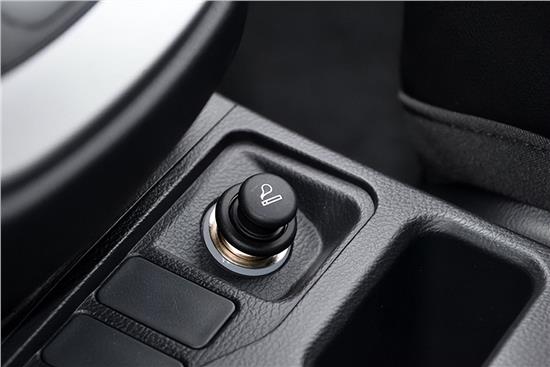 熄火锁车后,里面的点烟器还有电压工作吗