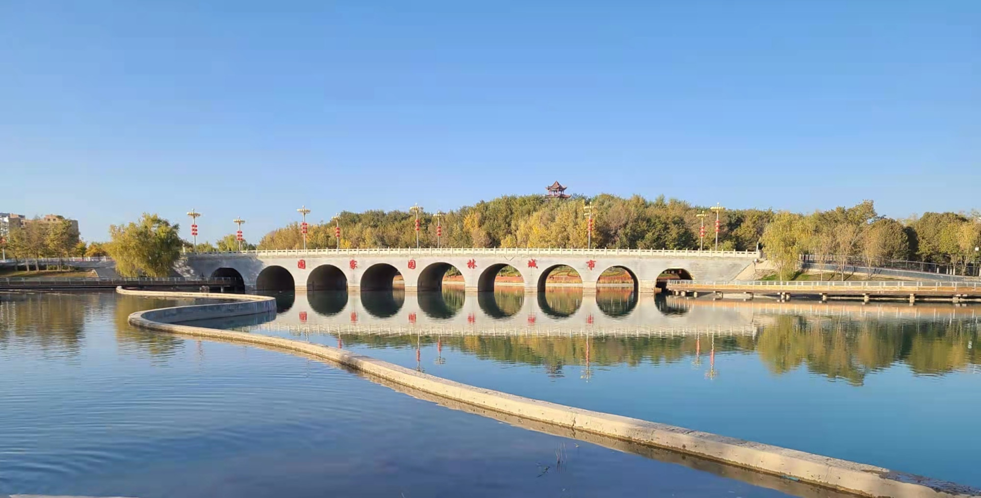 三师图木舒克市:一城山水满城心