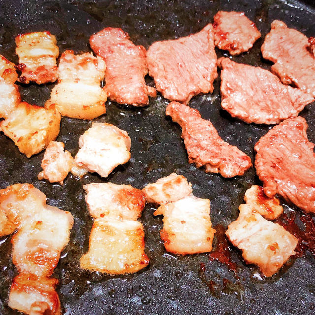 电饼铛烤肉,用生菜包着吃,香而不腻