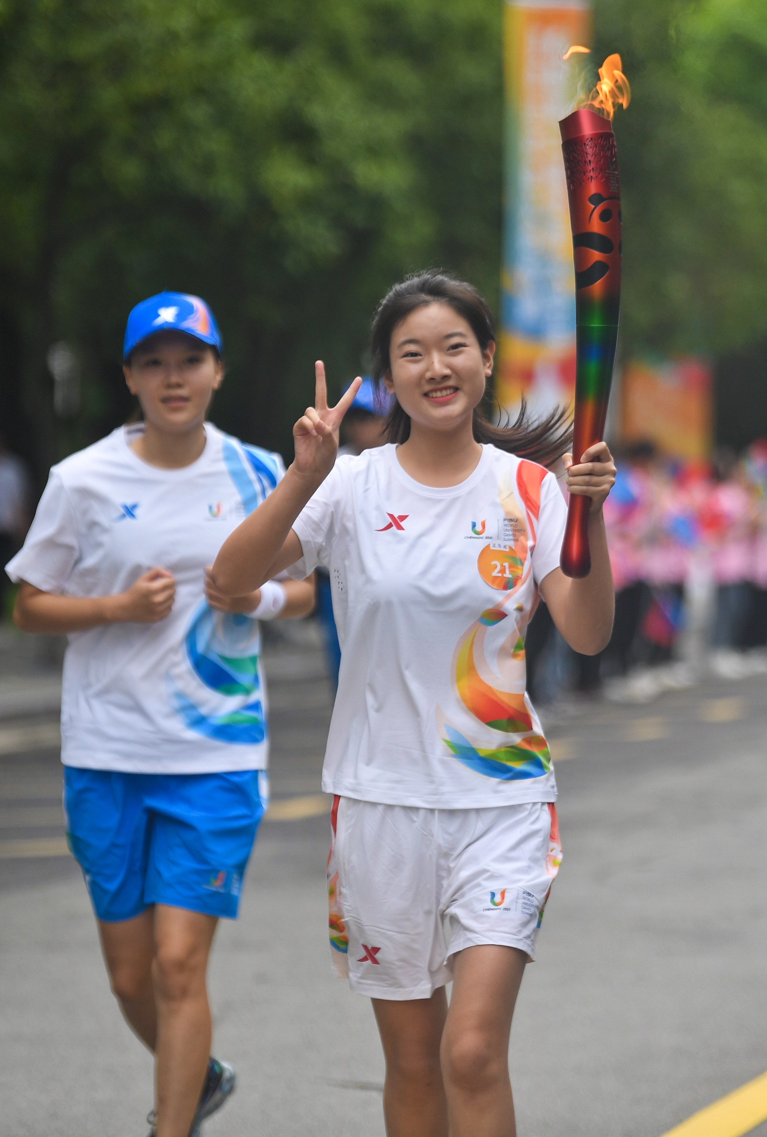 成都大运会火炬在西南财经大学(柳林校区)传递(2)