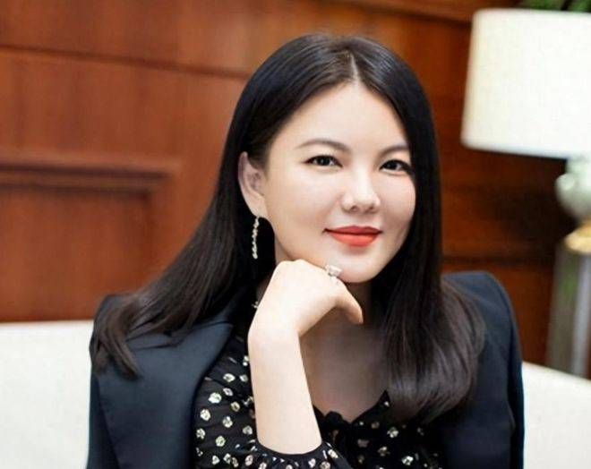 人生赢家!李湘发文称自己已退休享受生活,富裕生活惹人羡慕