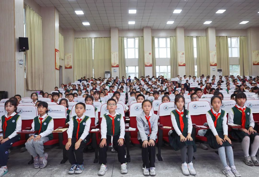 普法宣传进校园  以法之名护成长