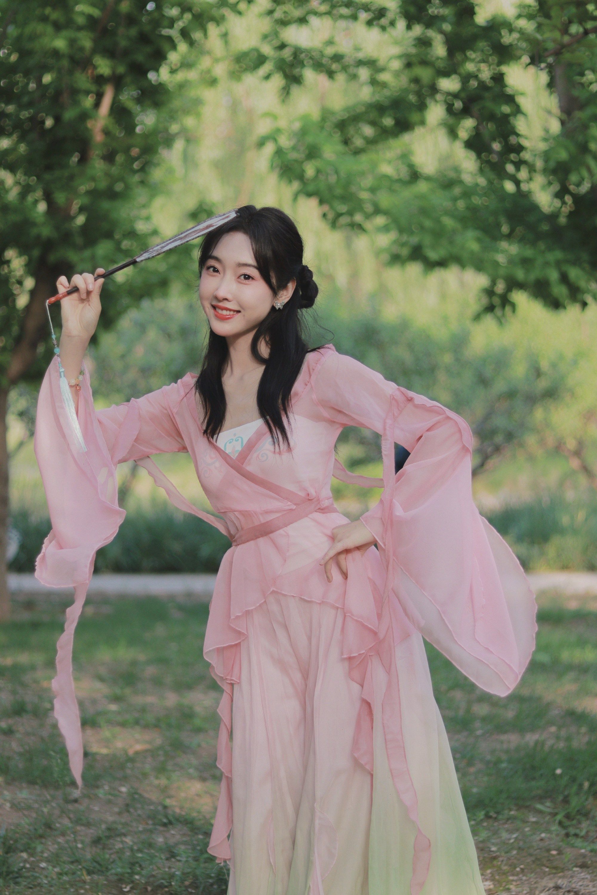 宣璐红色汉服仙气飘飘写真