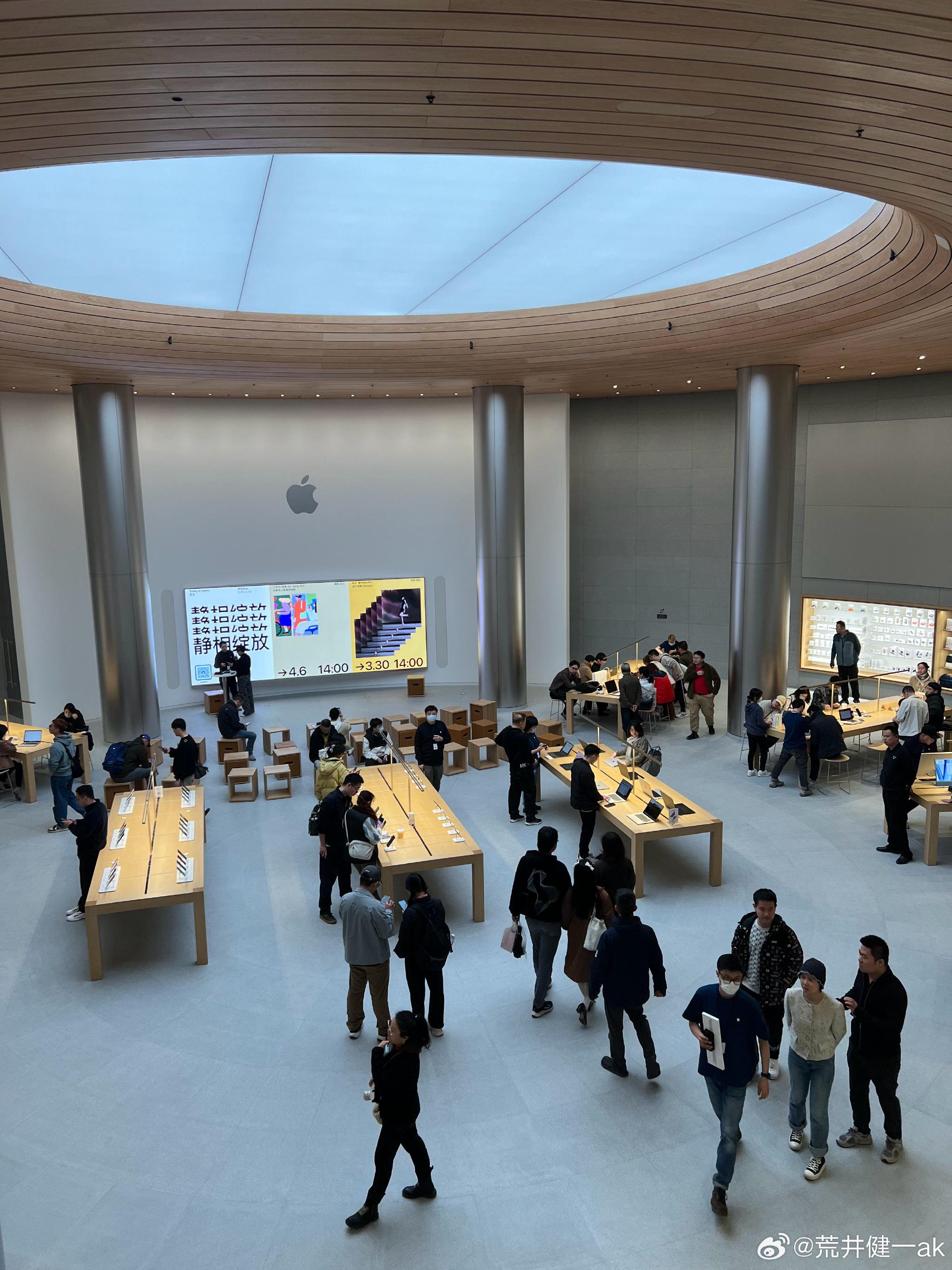 亚洲最大,apple store苹果专卖店上海静安寺店,像是个地下宫殿一样