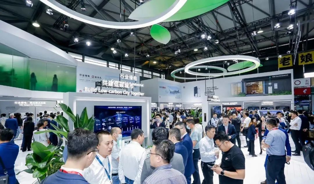 中国电子与中国华润联合举办“特色工艺”创新青年突击队授旗仪式