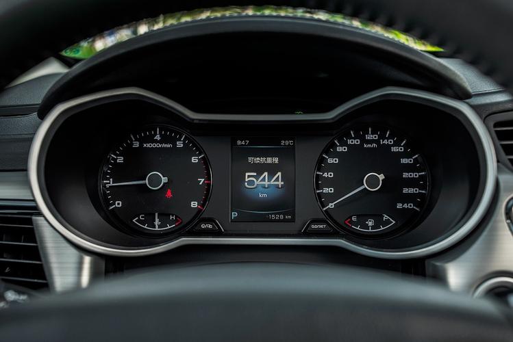 帝豪glgl仪表盘上的液晶屏如何显示速度