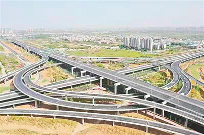 郑州四环快速路通车 车主直赞一路畅行