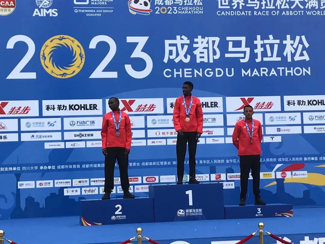 2023成都马拉松冠军诞生!是他们
