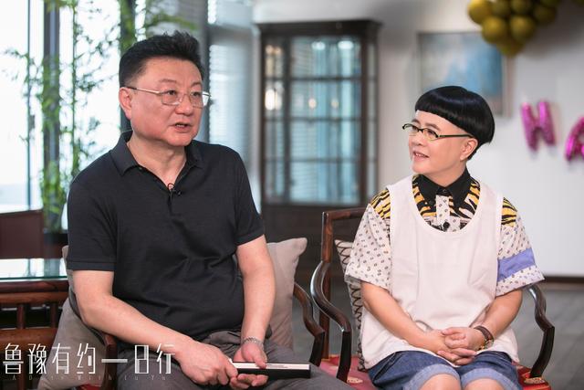 金龟子和王宁结婚三十多年不吵架,带烧鸡见公婆险些中毒,有趣吗