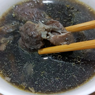 我心中的冬日限定 黑芝麻黑豆塘蝨大骨湯