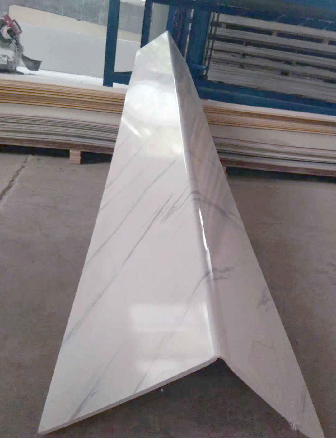 管道护角分为l型和u型两种,均采用pvc材质,厚度统一为8mm