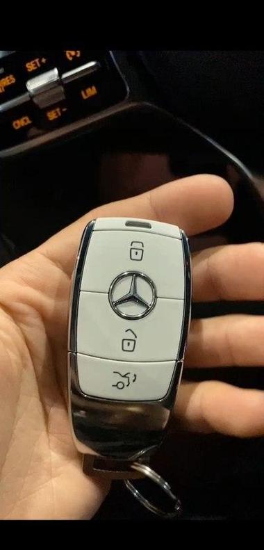 2021款奔驰glc300钥匙