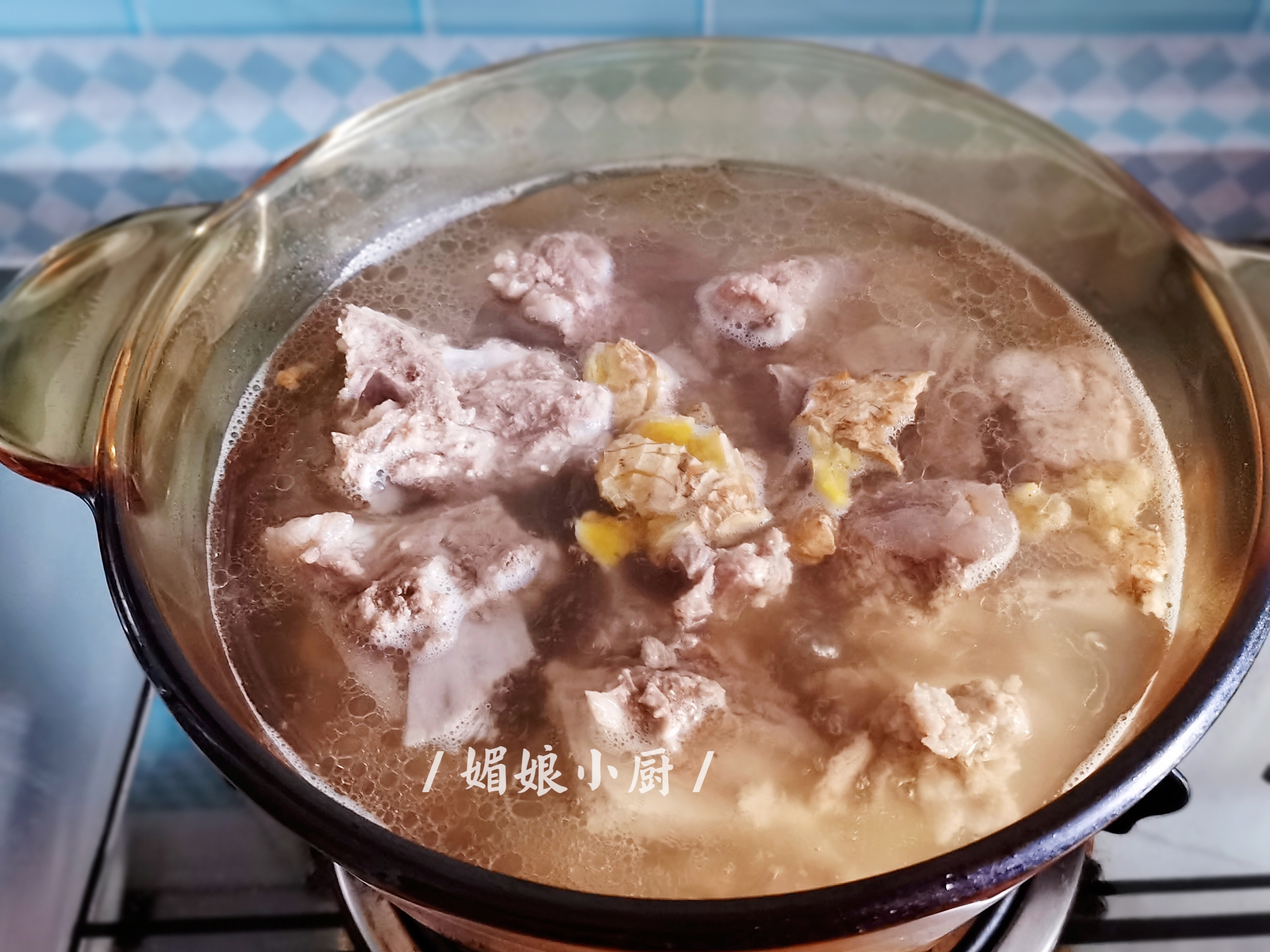 猪骨萝卜汤想炖得好喝,记住2个秘诀,多加猪骨少加水,慢火久煨