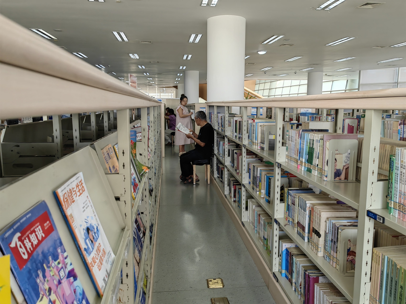 书香浸夏日 达州图书馆成市民"充电 避暑"好去处