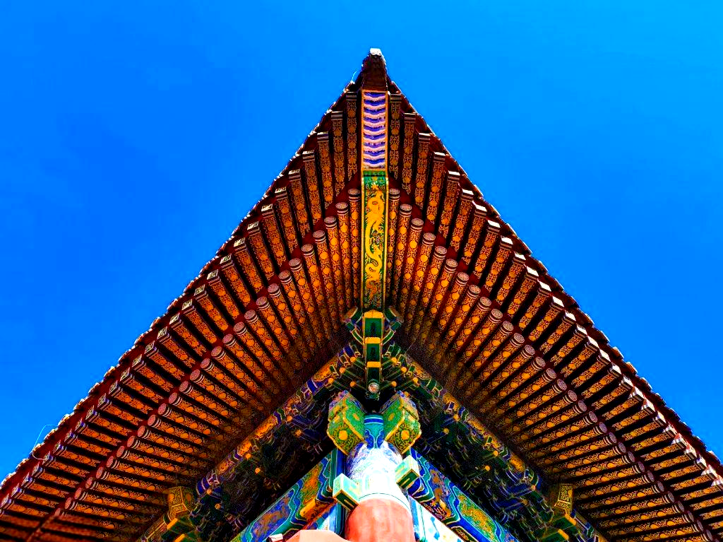 中国古建筑的中轴对称之美及其文化影响