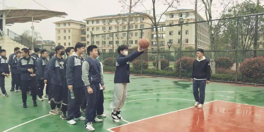 少年强,激情扬校园——记上饶市实验中学美育体育教学活动