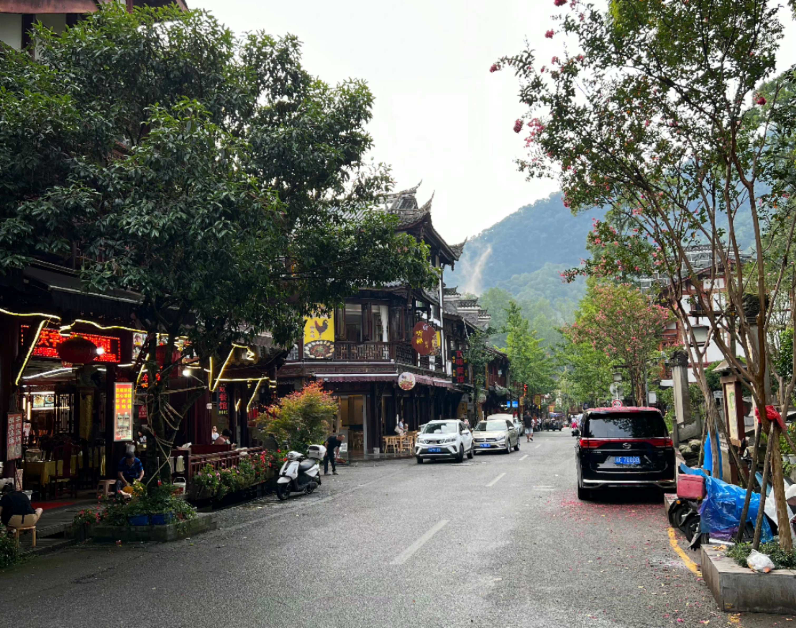 在成都的青城山中,还藏着一处繁华的小镇,很多人都是来了才知道