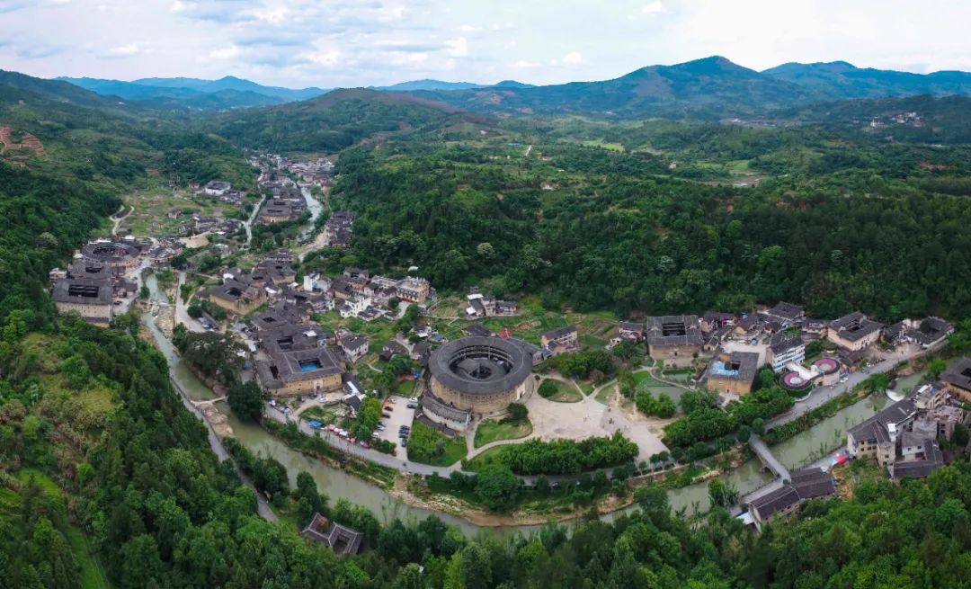 世界文化遗产永定洪坑土楼群  温学元 摄