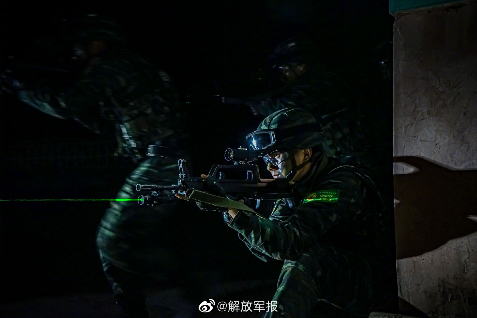 武警特战,暗夜追击!