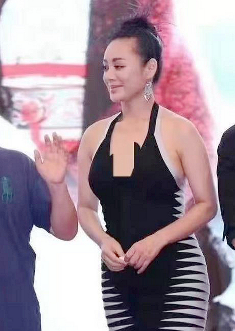 宁静穿泳装的样子