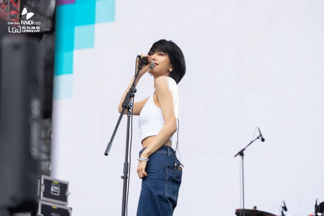 9月29日,中原迷笛音乐节前夜派对在迷笛学校舞台拉开帷幕,笑匠乐队献