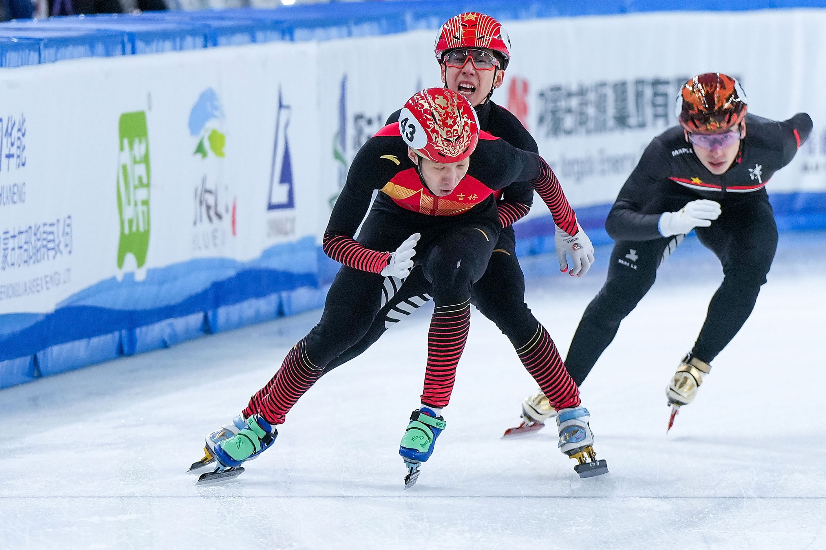 短道速滑男子接力图片