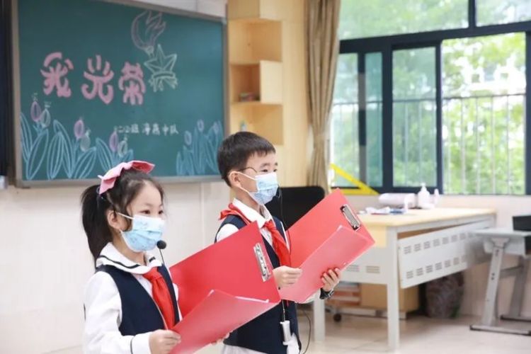 哈工大深圳实验学校海燕中队举行新队员入队仪式