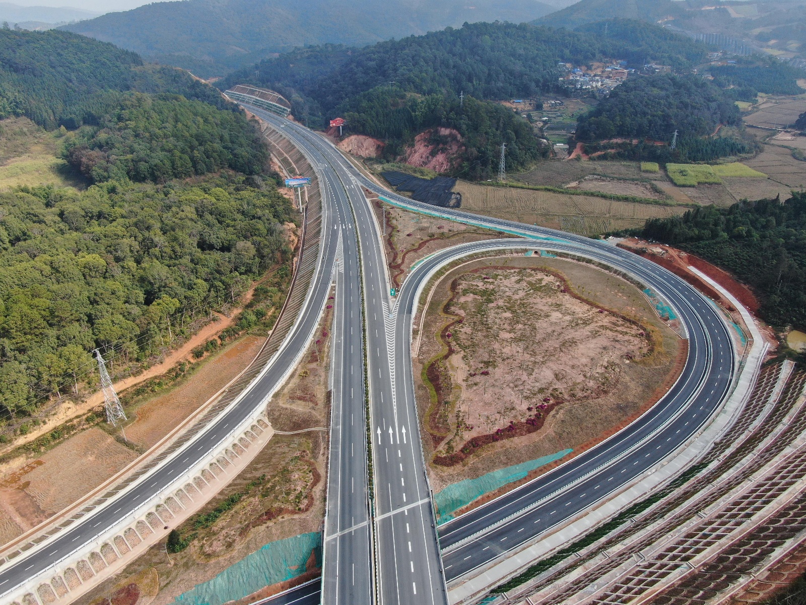 景海高速公路试通车 西双版纳州实现"县县通高速"