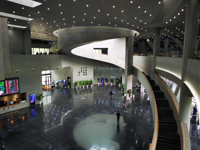 广西柳州市白莲洞洞穴科学文化博物馆 图源:文旅中国