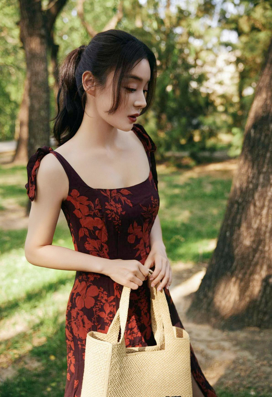 袁姗姗的脸好漂亮,若隐若现