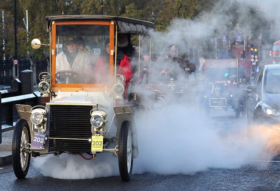英国伦敦举办老爷车大赛