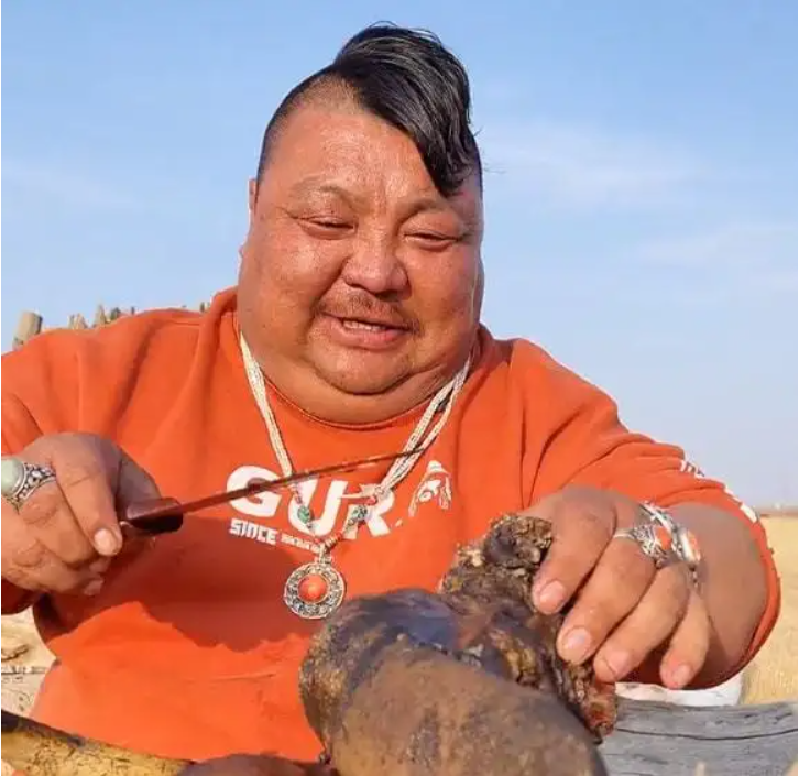 恩克:一顿饭一只羊的内蒙古豪情大汉,靠吃肉就收获了百万粉丝!