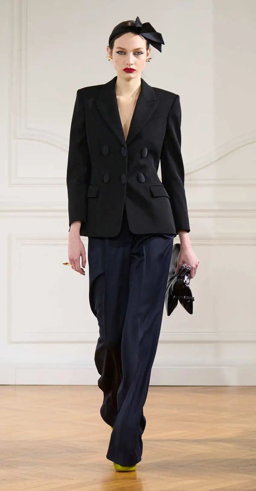 givenchy缱绻的诱惑与女性力量的新诠释