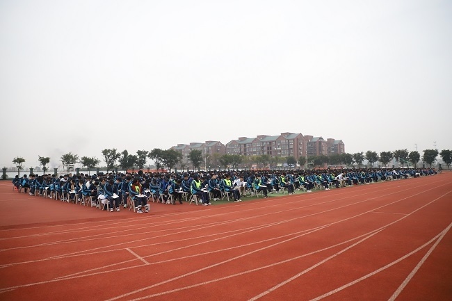 成为更好的自己,从学会自我管理开始——佳诚高中的开学典礼