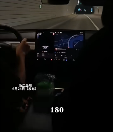 3小伙无证驾驶 隧道内开特斯拉飙至206码！最终求锤得锤