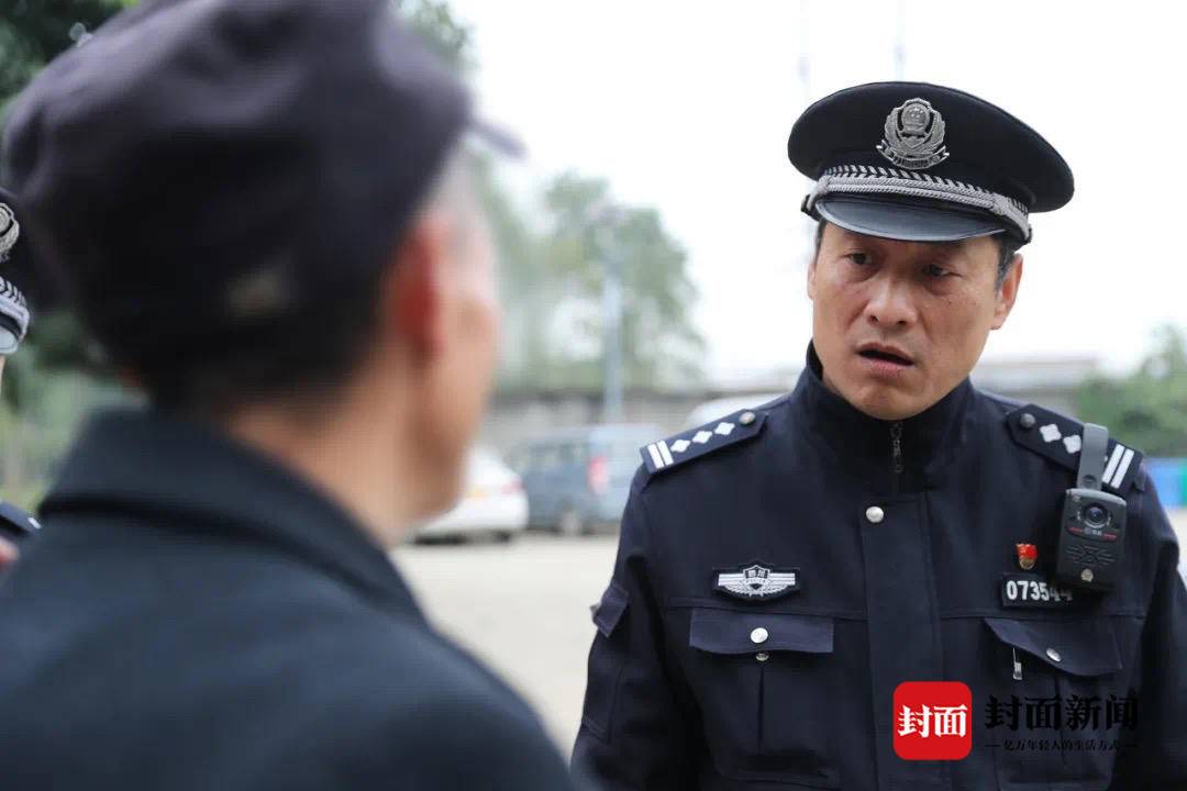 川警风采|营救轻生者,调解纠纷事……社区"网红"民警的家长里短
