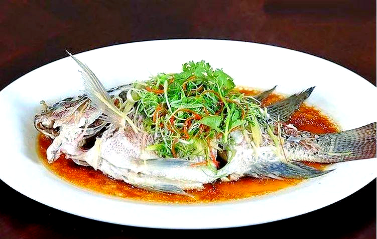 清蒸鲫鱼:一道家常美食,让无数人回味无穷