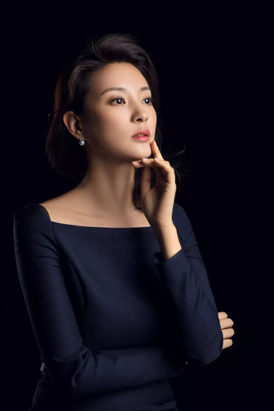 央视刘芳菲:一段忘年情感纠葛,牵连事业被毁,45岁仍幽怜独身