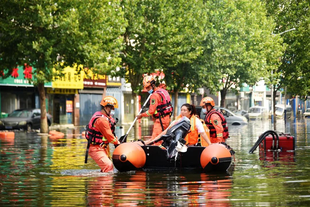 800多公里,55名消防员,12个驰援河南抗洪救灾的日夜!