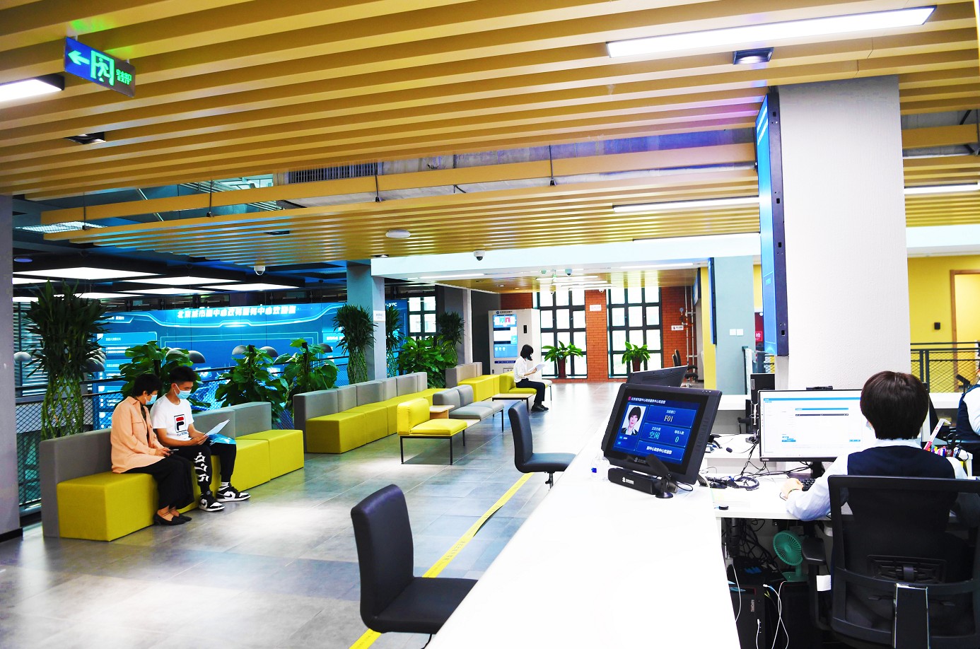 副中心政务服务中心二层设置有人工窗口.通州区供图