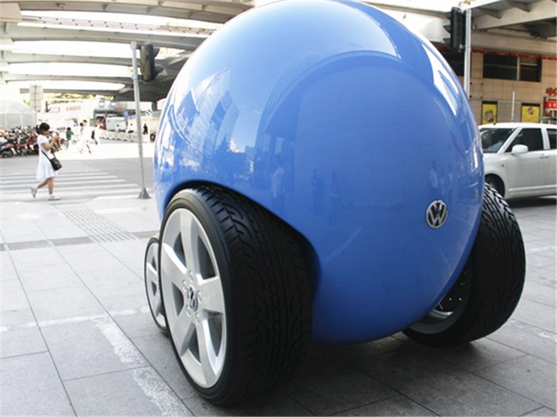 小伙自己造了辆大众车,取名叫"蛋疼",网友:买不起玻璃?