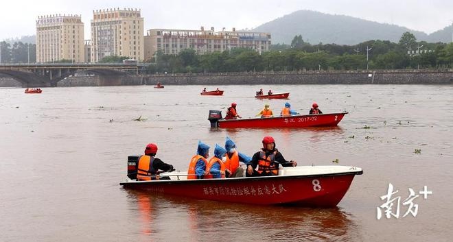 韶关市开展龙洲岛群众防汛转移避险演练,积累防汛实战经验
