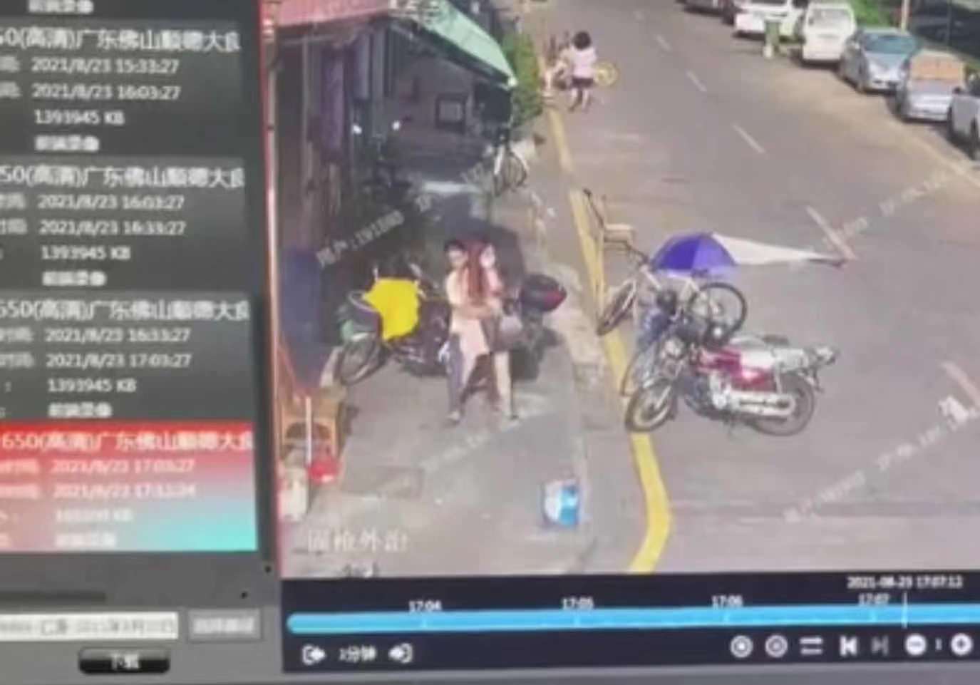 广东佛山顺德区一男子在酒楼前强奸女子未遂被警方抓获 目击者:有群众