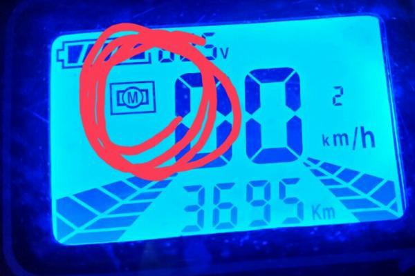 电动车可能出现的故障主要有四种:电机问题,控制器失灵,蓄电池故障