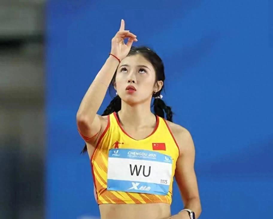 真没想到!吴艳妮成杂志《环球人物》最新一期封面人物,又美又飒