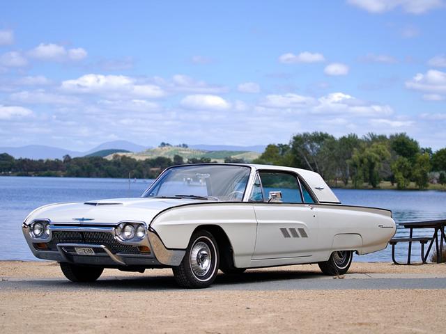 天马行空的想象//来看看1961-1963年第3代福特雷鸟狂野的外形