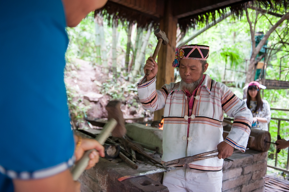基诺山寨——最后一个确定为民族的